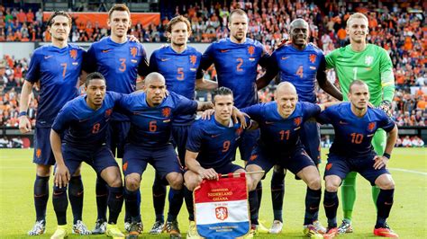 Hà lan chấp 1 trái. Dự đoán tỷ số và đội hình ra sân Argentina vs Hà Lan trên ...