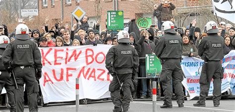 Nazi Demo Polizei Bezieht Stellung