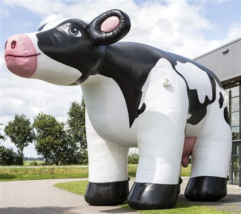 Customized Pvc Material Air Blow Up Giant Inflatable Big Cow