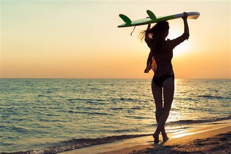 Premium Photo Surfer Girl Surfing Looking At Ocean Beach Sunset