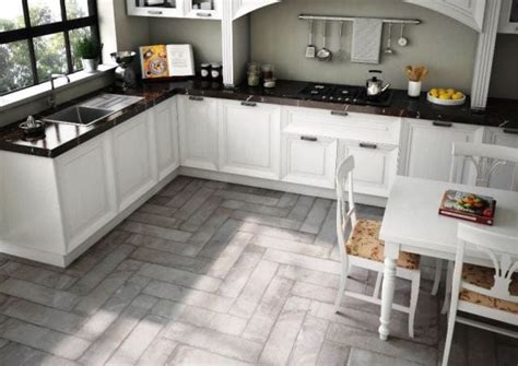 Si queremos disfrutar de un suelo resistente en nuestra cocina, debemos tener en cuenta dos tipos de resistencia a la hora de elegirlo. Suelo para cocinas en Estepona - Mercasur | Mercasur Estepona