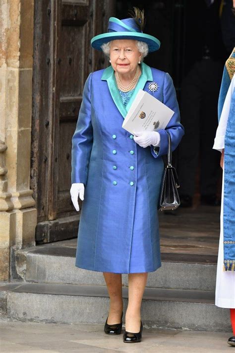 A inizio della scorsa settimana, la regina elisabetta e il principe filippo hanno fatto rotta verso il kate middleton e william, invece, si sono spostati con i tre figli da kensington palace, londra, alla. Regina Elisabetta II: i suoi completi più belli! | Regina ...