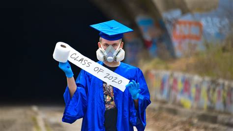 Senior Pictures Capture Feeling Of Graduating In Covid 19 Pandemic