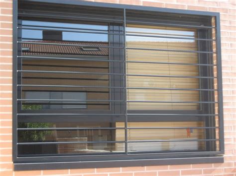 Rejas de la máxima calidad de acero galvanizado con pintura en polvo poliéster, con premarco y soportes para. rejas estilo modernos | Ventanas modernas, Rejas ventanas ...