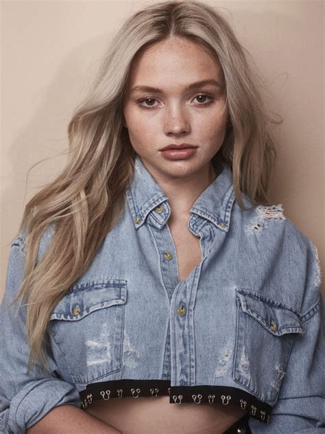 Young Blond Bombshell Natalie Alyn Lind Beautiful Celebrities