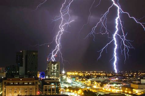 Australia Perth Lightning Storm Cuts Power To Thousands Weatherwatch