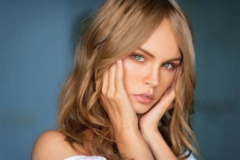 anastasiya scheglova blonde girl green eyes model russian woman wallpaper resolution 2048x1367