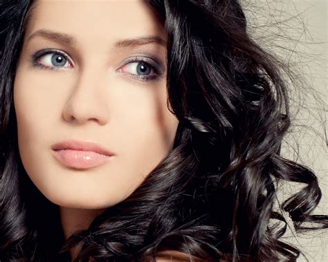 Changing your hair color can be one of the most exhilarating ways to change up your look. Easy Tips for Dyeing Your Hair Dark This Fall | Beautylish