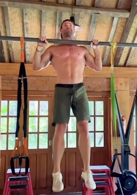 Eagle Eyed Fans Think They Spot Chris Hemsworths Privates In Workout Video
