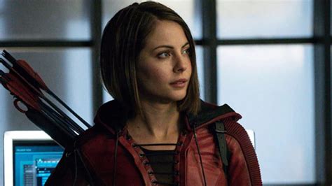 Willa Holland Returning To Arrow In Recurring Role Of Thea Queen