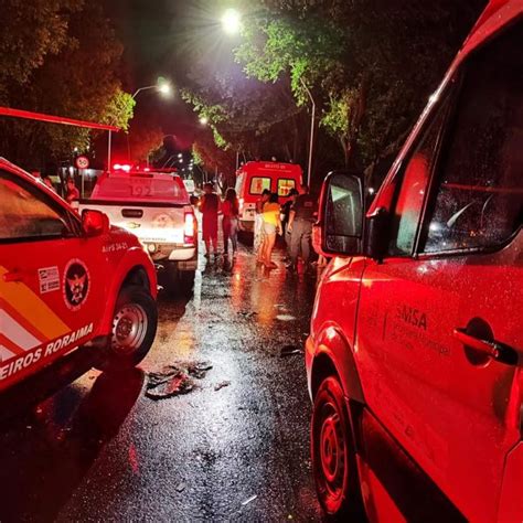 Cinco pessoas ficam feridas após carro colidir em outro veículo no