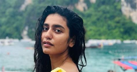 Priya Varrier सुंदर समुद्र किनारा अन् प्रिया प्रकाशचा बोल्ड अवतार फोटोशूट पाहाच Actress Priya