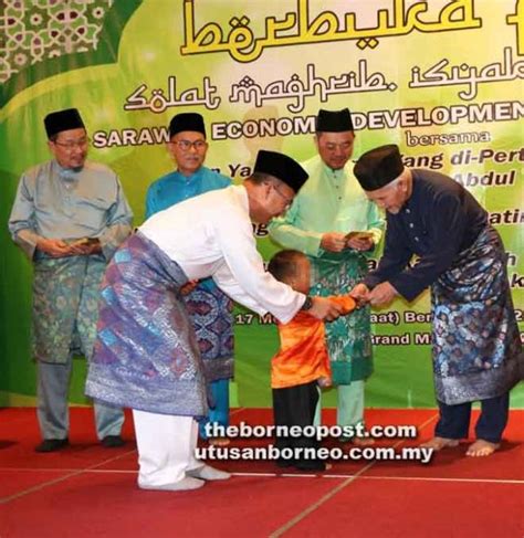 Ketua menteri sarawak tan sri taib mahmud memberi jaminan bahawa beliau tidak akan campur tangan dalam pentadbiran. Tun Taib dan isteri rai anak yatim pada majlis berbuka ...