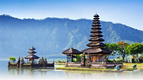 10 Tempat Wisata Di Indonesia Yang Terkenal Traveling Yuk