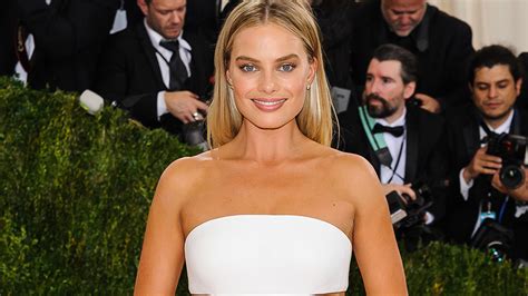 Margot Robbie Shows Off Her Beauty Routine ‘australian Psycho Style Stylecaster
