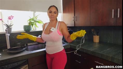 Marta Lacroft Home Sex Hot Latina Maid Gargles On Huge Cock Rougont