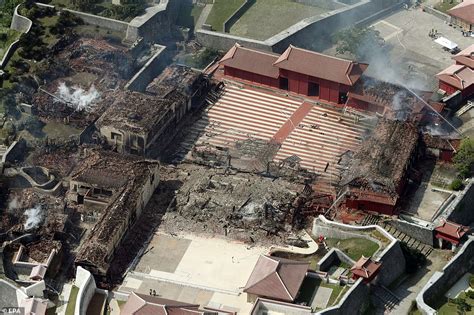 Huge Fire Engulfs Japans 600 Year Old Shuri Castle Daily Mail Online