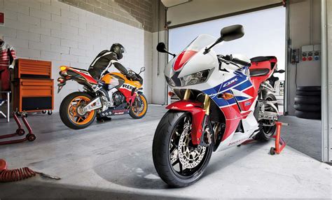 And it arrived very quickly for the cbr600 rr, since its introduction in 2003, honda took the title eight world supersport and dominated the former ama formula xtreme class. More Photos of the 2013 Honda CBR600RR - Asphalt & Rubber