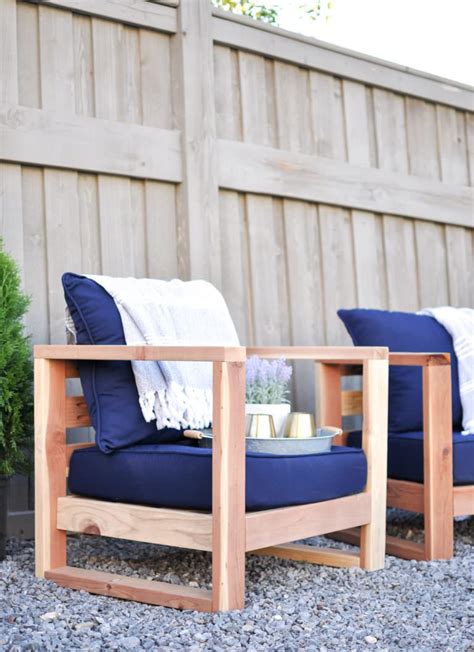 So check out these great diy potting bench ideas for inspiration. Easy DIY Outdoor Garden & Patio Furniture | The Garden Glove