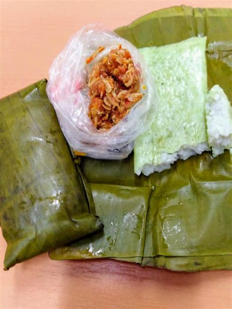 Jika sudah berwarna kecoklatan, angkat dan sajikan sebagai camilan atau teman makan bersama nasi dan hidangan lainnya. 25+ Makanan Khas Kalimantan Utara & Penjelasan (ENAK, L E Z A T)