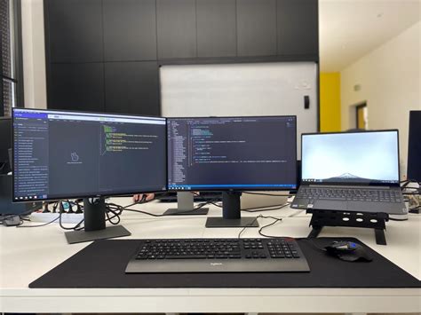 Modern Desk Setup For Developers In 2020 Laptrinhx