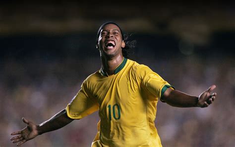 Wsc Ronaldinho Lanzará Un Negocio De Fútbol Que Combina El Mundo