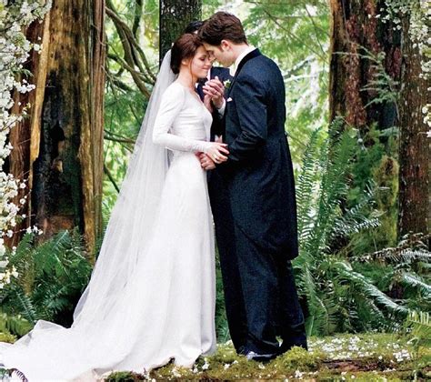 Bellas hochzeitskleid von carolina herrera ist nicht nur wunderschön, sondern auch unbezahlbar. Un mariage Twilight version rustique chic - My Fair Party