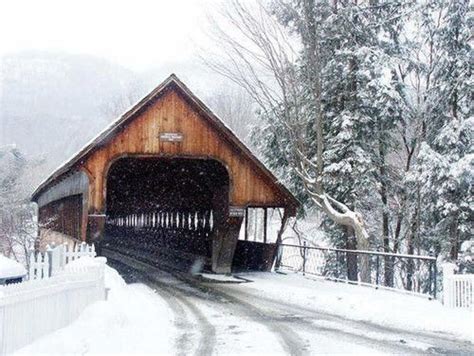 Covered Bridge In Snow Covered Bridges Old Bridges Christmas Town