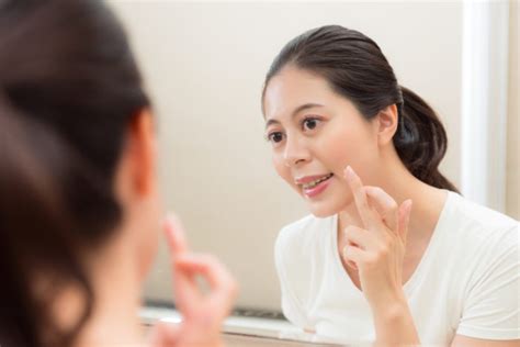 2) jangan gosok muka dengan tuala kotor kerana tuala kotor mempunyai banyak bakteria di atasnya dan penyebaran ini pada muka. Cara Cuci Muka yang Benar Agar Kulit Bebas dari Kotoran ...