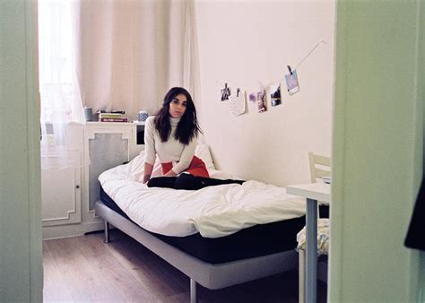 La chambre de bonne est une agence créative et indépendante implantée à paris depuis 2010 qui vous accompagne et vous conseille dans vos démarches. Sous les combles avec les habitants des chambres de bonne ...