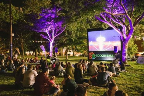 Cine Gratis Y Al Aire Libre En Búsqueda Del Sentido En La Paloma