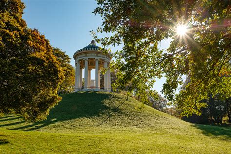 The southern part usually attracts a large number of visitors, while the northern area, the hirschau, is if you've got plenty of time to spare on your trip to munich, the englischer garten is well worth a visit to escape from the hustle and bustle of the city. Fotomotive in München