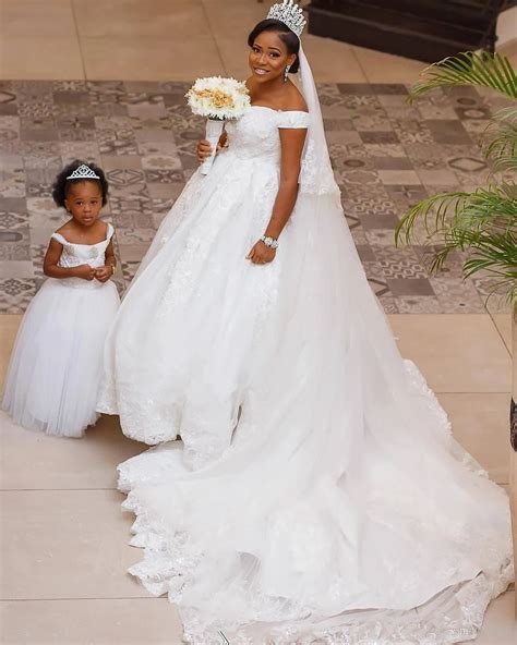 South African Plus Size 2019 Black Girls Lace Wedding Dresses Off Shoulder Lace Applique Court