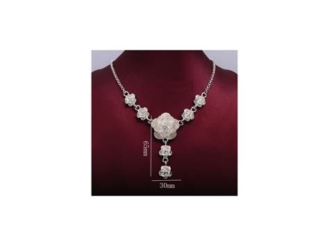 Elegantna ogrlica - Cvetovi - Kupindo.com (36752595)