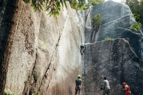 Crack Climbing In Squamish Tips From A Mountain Guide Actionhub
