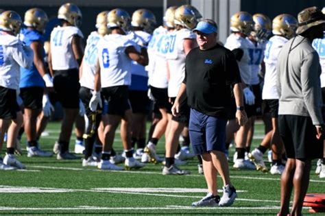 Ucla Coach Chip Kelly Trying To Build A Foundation For Fall Daily News
