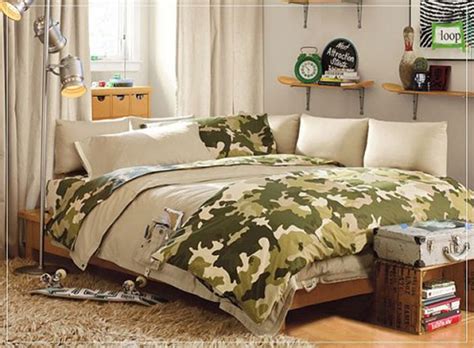 From cool beds and bedding sets to stylish furniture, functional desks, fun wall designs, and creative shelving, you'll learn how to decorate a boy's room with awesome styling. army look boys room decor - Iroonie.com