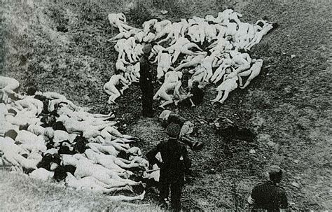 Japan No War 日本平和の市民連盟 ナチス・ゲトー警官が裸にしたユダヤ人の女性と子供の全員を虐殺した。