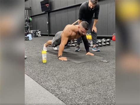 Mechanic Smashes World Record For Most Push Ups In One Hour Talker Hot Sex Picture