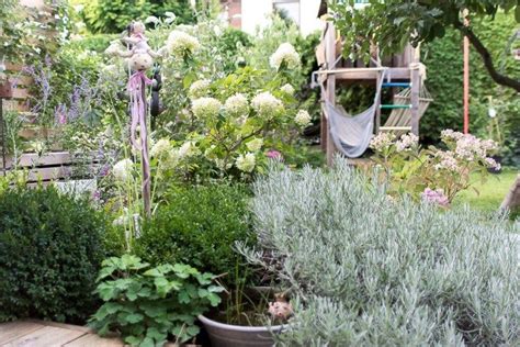 Zum unkrautjäten ist der hang aber zu hoch und zu steil ( meine am häufigsten und liebsten gebrauchte ausrede ). Meine Garten Bepflanzung | Villa Josefina | Bepflanzung ...
