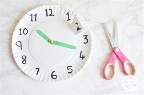 Diy Paper Plate Clock Craft For Kids Learning How To Tell Time Kids