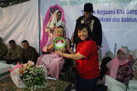 Kepada anda yang berminat untuk memohon, boleh klik pada butan berwarna hijau diatas untuk terus ke laman rasmi permohonan. TFI - Buka Puasa Bersama Yayasan Puan Amal Hayati - Student
