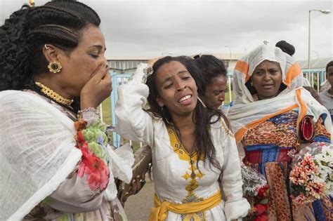 Families Reunite After First Ethiopia Eritrea Flight In Two Decades