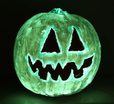Cara Membuat Glow In The Dark Pumpkin