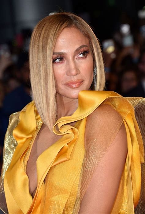 Highlighted and messy wavy layers. You Have to See Jennifer Lopez's Sleek AF Blonde Lob ...