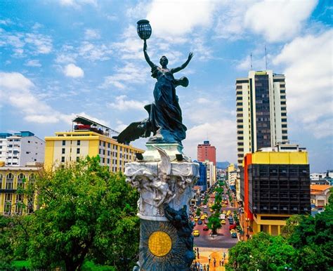Atractivos Turísticos De La Ciudad De Guayaquil Columna De Los Próceres