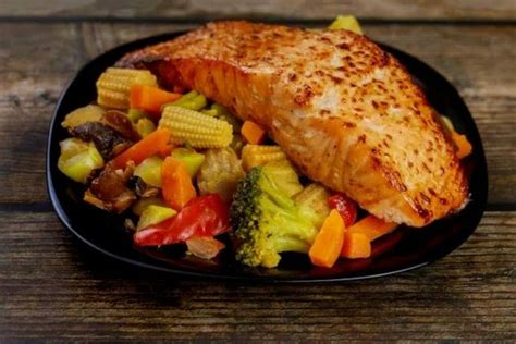 Salmão com legumes assados aprenda a receita sofisticada