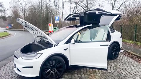First Tesla Model X Plaids Delivered To Customers In Germany