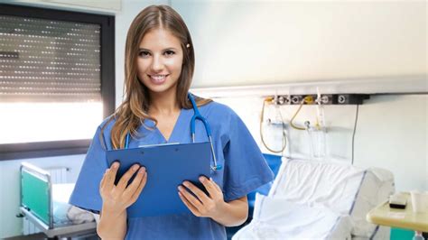 El trabajo de una enfermera consiste en atender la salud del enfermo. Día de la Enfermera | FAESS COOPERATIVA