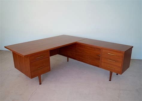 Monumental Mid Century Modern Executive L Shaped Desk In Walnut Professionally Cyclic